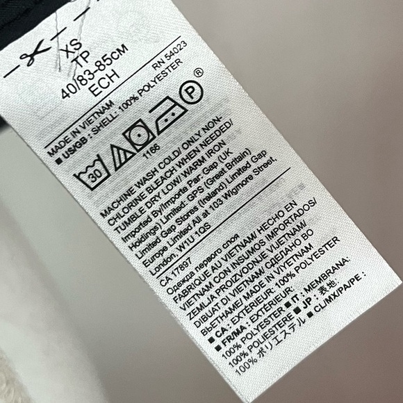 Banana Republic • Very Dark Navy Sleeveless Tank Top - Picture 3 of 5